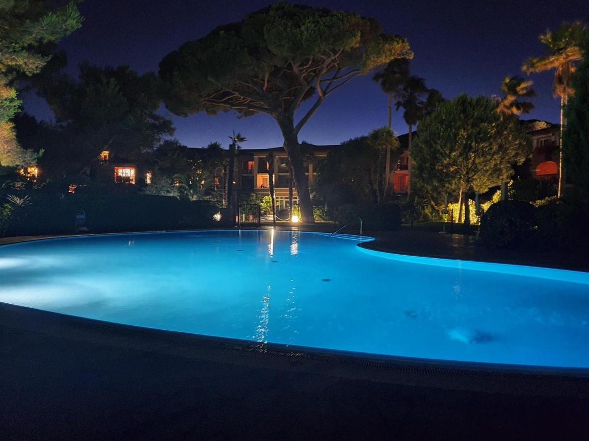 Appartement moderne en résidence privée face à la mer Hyères Esterno foto